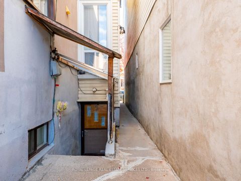 Photo 35 at 94 Montrose Avenue, Bellwoods, Toronto