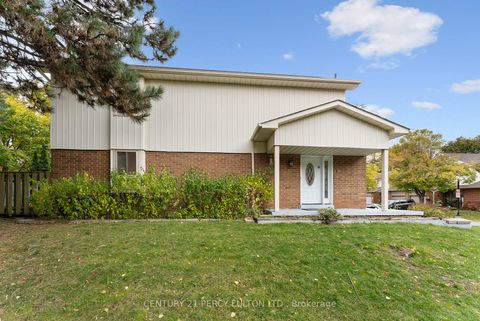 Photo 4 at 1 - 34 Dundalk Drive, Dorset Park, Toronto