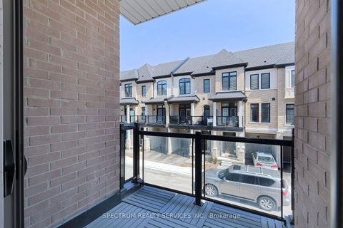 Photo 7 at BLK 7-04 -176 De La Roche Drive, Vellore Village, Vaughan