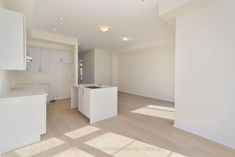 Photo 13 at BLK 3-05 -74 De La Roche Drive, Vellore Village, Vaughan