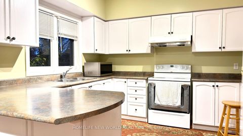 Photo 12 at 88 Gracedale Drive, Westbrook, Richmond Hill