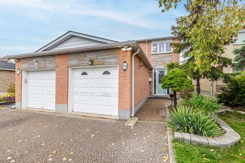 Photo 2 at 30 Brougham Drive, East Woodbridge, Vaughan