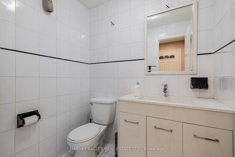 Photo 5 at 30 Brougham Drive, East Woodbridge, Vaughan