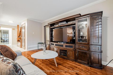 Photo 10 at 30 Brougham Drive, East Woodbridge, Vaughan