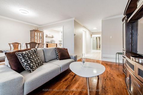 Photo 11 at 30 Brougham Drive, East Woodbridge, Vaughan