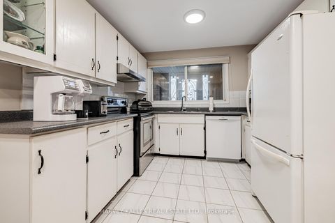 Photo 16 at 30 Brougham Drive, East Woodbridge, Vaughan