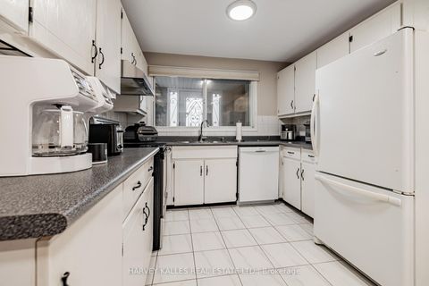 Photo 17 at 30 Brougham Drive, East Woodbridge, Vaughan