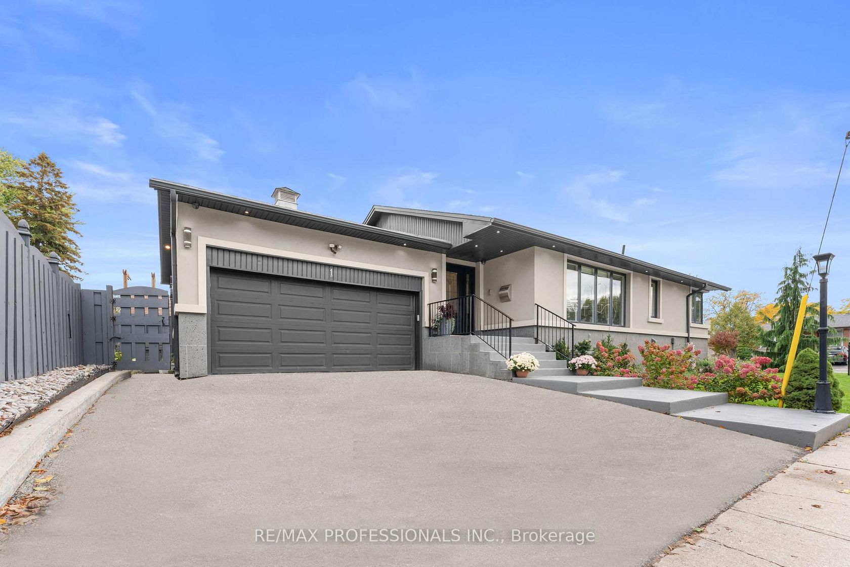 1 Tewsley Place, Richview, Toronto 