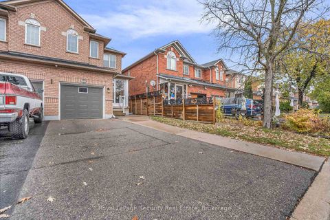 Photo 2 at 150 Royal Appian Crescent, Patterson, Vaughan