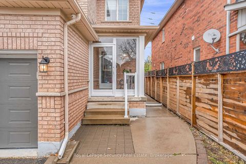 Photo 3 at 150 Royal Appian Crescent, Patterson, Vaughan