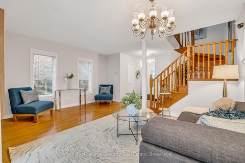 Photo 10 at 150 Royal Appian Crescent, Patterson, Vaughan