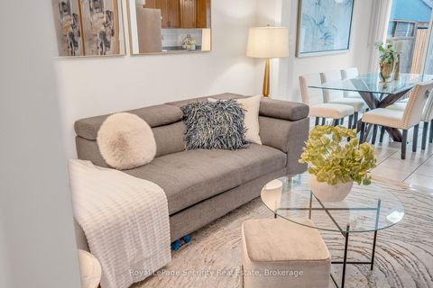 Photo 11 at 150 Royal Appian Crescent, Patterson, Vaughan