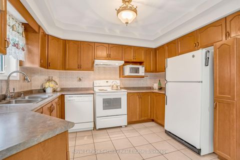 Photo 19 at 150 Royal Appian Crescent, Patterson, Vaughan