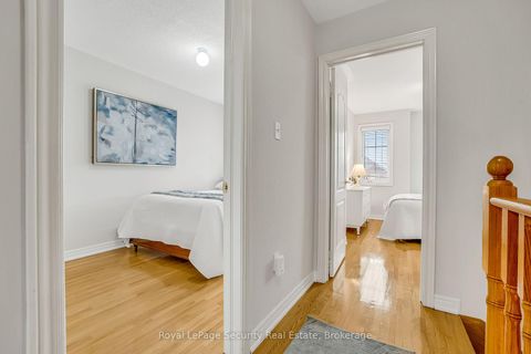 Photo 24 at 150 Royal Appian Crescent, Patterson, Vaughan