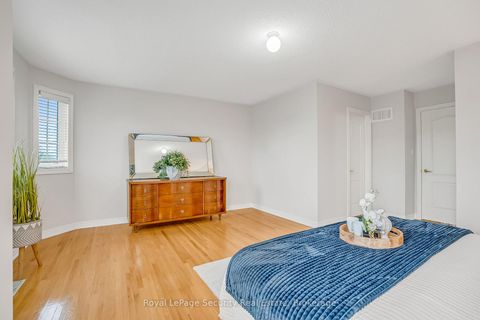 Photo 27 at 150 Royal Appian Crescent, Patterson, Vaughan