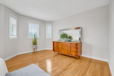 Photo 28 at 150 Royal Appian Crescent, Patterson, Vaughan