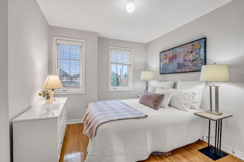 Photo 34 at 150 Royal Appian Crescent, Patterson, Vaughan