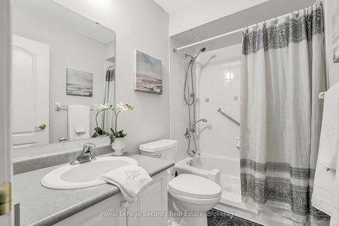 Photo 37 at 150 Royal Appian Crescent, Patterson, Vaughan