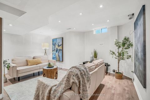 Photo 39 at 150 Royal Appian Crescent, Patterson, Vaughan