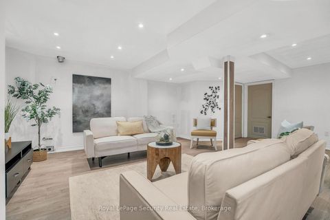 Photo 42 at 150 Royal Appian Crescent, Patterson, Vaughan