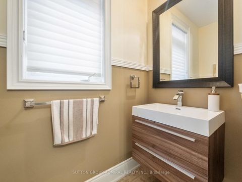 Photo 16 at 232 Luca Avenue, Patterson, Vaughan