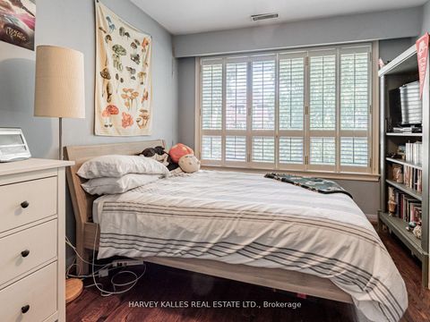 Photo 25 at 15 Ridelle Avenue, Forest Hill North, Toronto