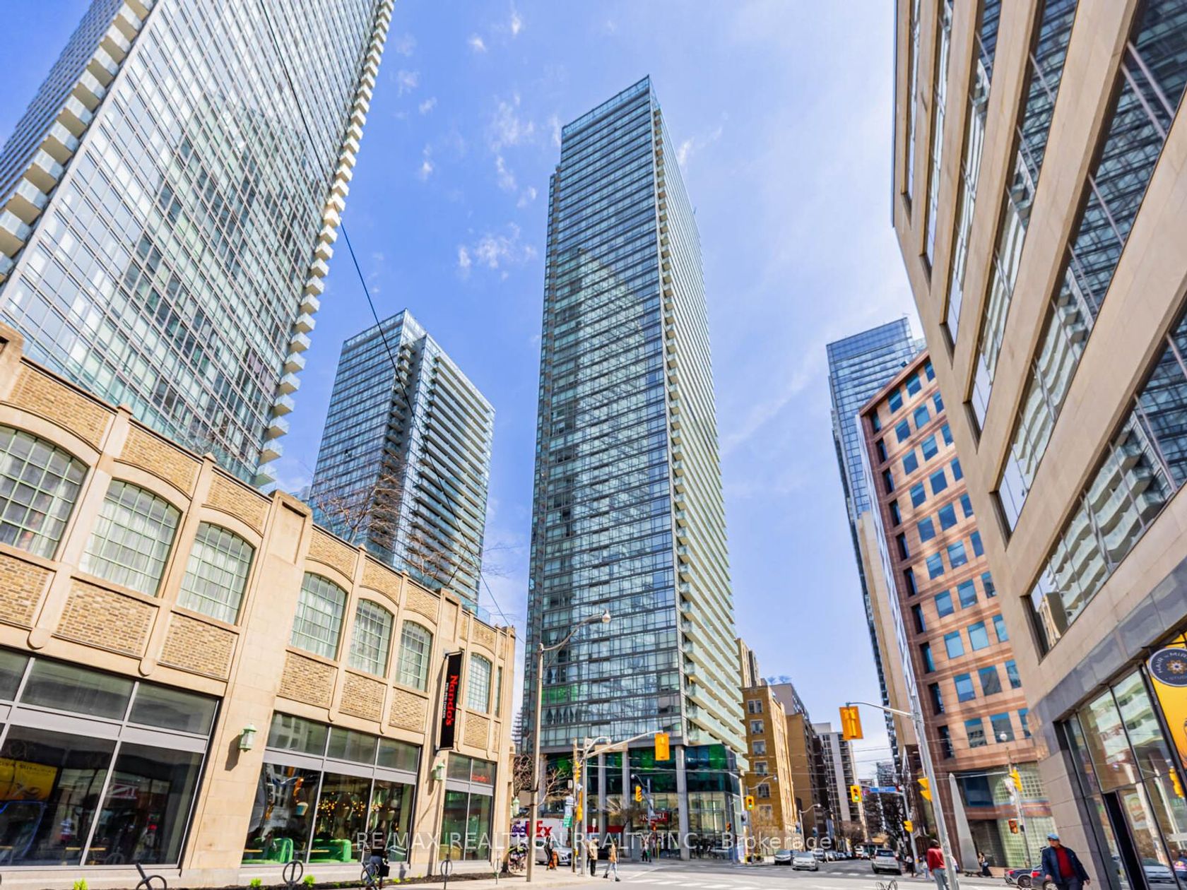 707 - 38 Grenville Street, Bay Street Corridor, Toronto by Loree Meneguzzi Real Estate 707 - 38 Grenville Street, Bay Street Corridor, Toronto