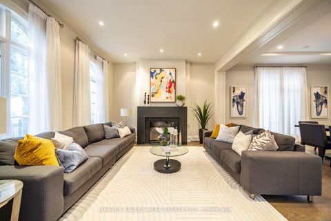 Photo 5 at 14 Sulgrave Crescent, Windfields, Toronto