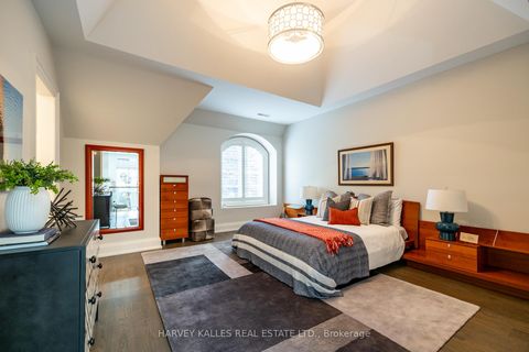 Photo 29 at 14 Sulgrave Crescent, Windfields, Toronto