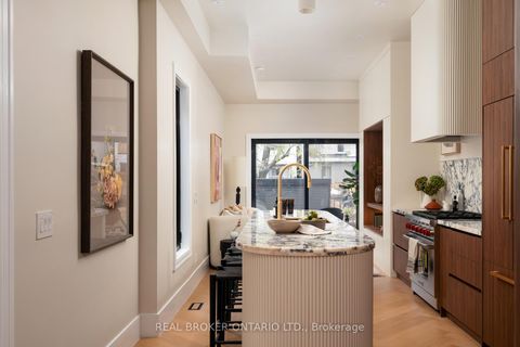 Photo 13 at 256 Major Street, University, Toronto