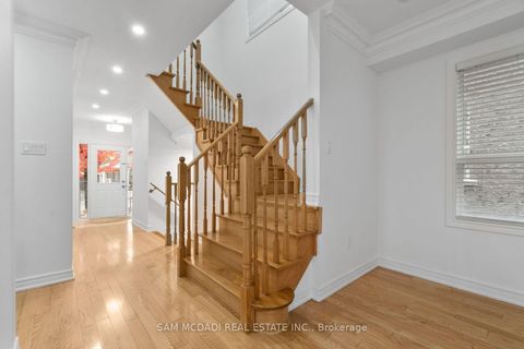 Photo 4 at 23 Manordale Crescent, Vellore Village, Vaughan