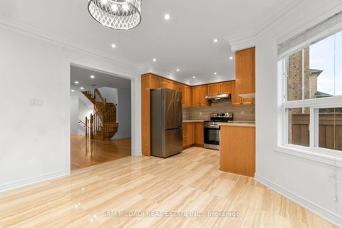 Photo 5 at 23 Manordale Crescent, Vellore Village, Vaughan