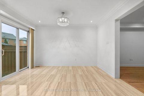 Photo 6 at 23 Manordale Crescent, Vellore Village, Vaughan