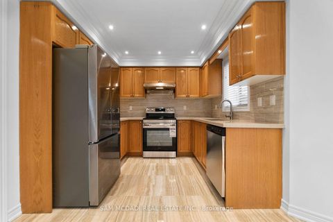 Photo 8 at 23 Manordale Crescent, Vellore Village, Vaughan