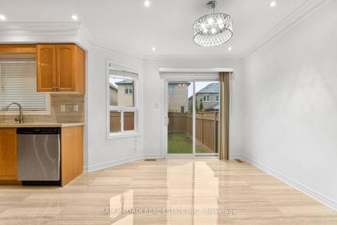 Photo 9 at 23 Manordale Crescent, Vellore Village, Vaughan