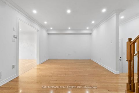 Photo 10 at 23 Manordale Crescent, Vellore Village, Vaughan