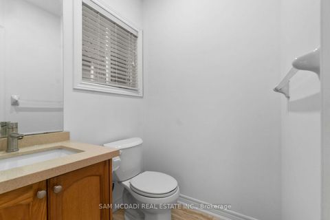 Photo 11 at 23 Manordale Crescent, Vellore Village, Vaughan