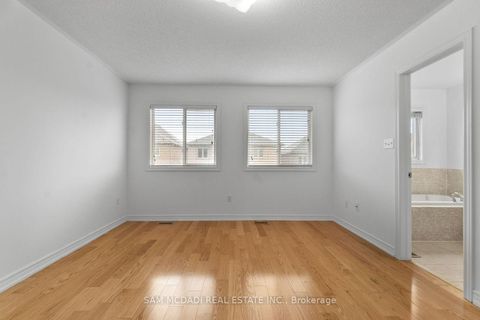 Photo 13 at 23 Manordale Crescent, Vellore Village, Vaughan