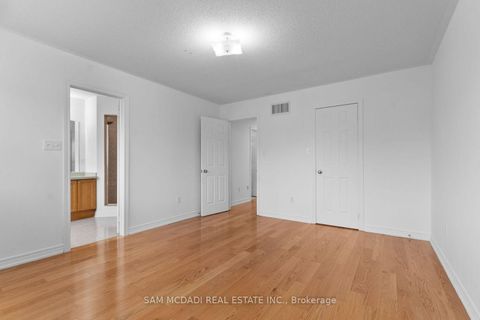 Photo 14 at 23 Manordale Crescent, Vellore Village, Vaughan