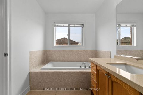 Photo 16 at 23 Manordale Crescent, Vellore Village, Vaughan