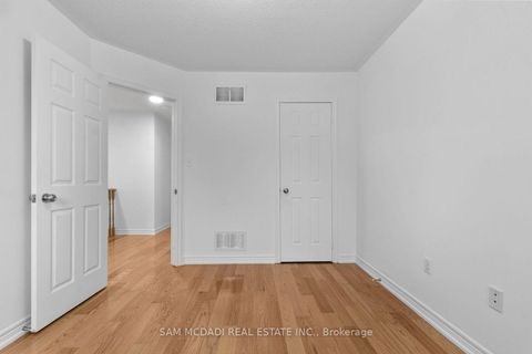 Photo 19 at 23 Manordale Crescent, Vellore Village, Vaughan