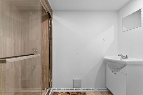 Photo 25 at 23 Manordale Crescent, Vellore Village, Vaughan