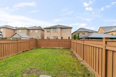 Photo 28 at 23 Manordale Crescent, Vellore Village, Vaughan