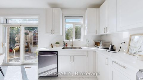 Photo 11 at 19 La Rocca Avenue, Vellore Village, Vaughan