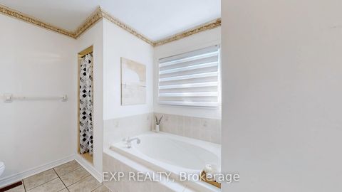 Photo 20 at 19 La Rocca Avenue, Vellore Village, Vaughan