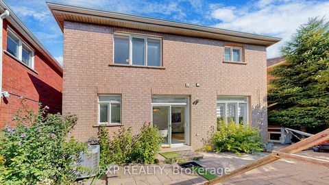 Photo 30 at 19 La Rocca Avenue, Vellore Village, Vaughan