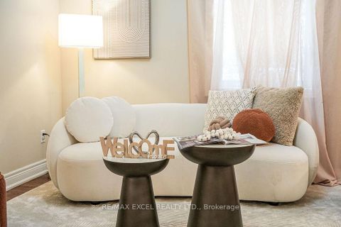 Photo 4 at 166 Townsgate Drive, Yorkhill, Vaughan