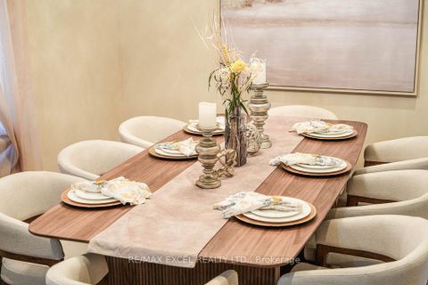 Photo 8 at 166 Townsgate Drive, Yorkhill, Vaughan