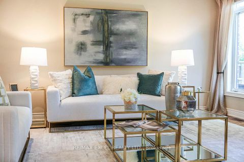 Photo 11 at 166 Townsgate Drive, Yorkhill, Vaughan