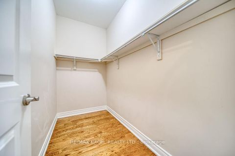 Photo 27 at 166 Townsgate Drive, Yorkhill, Vaughan